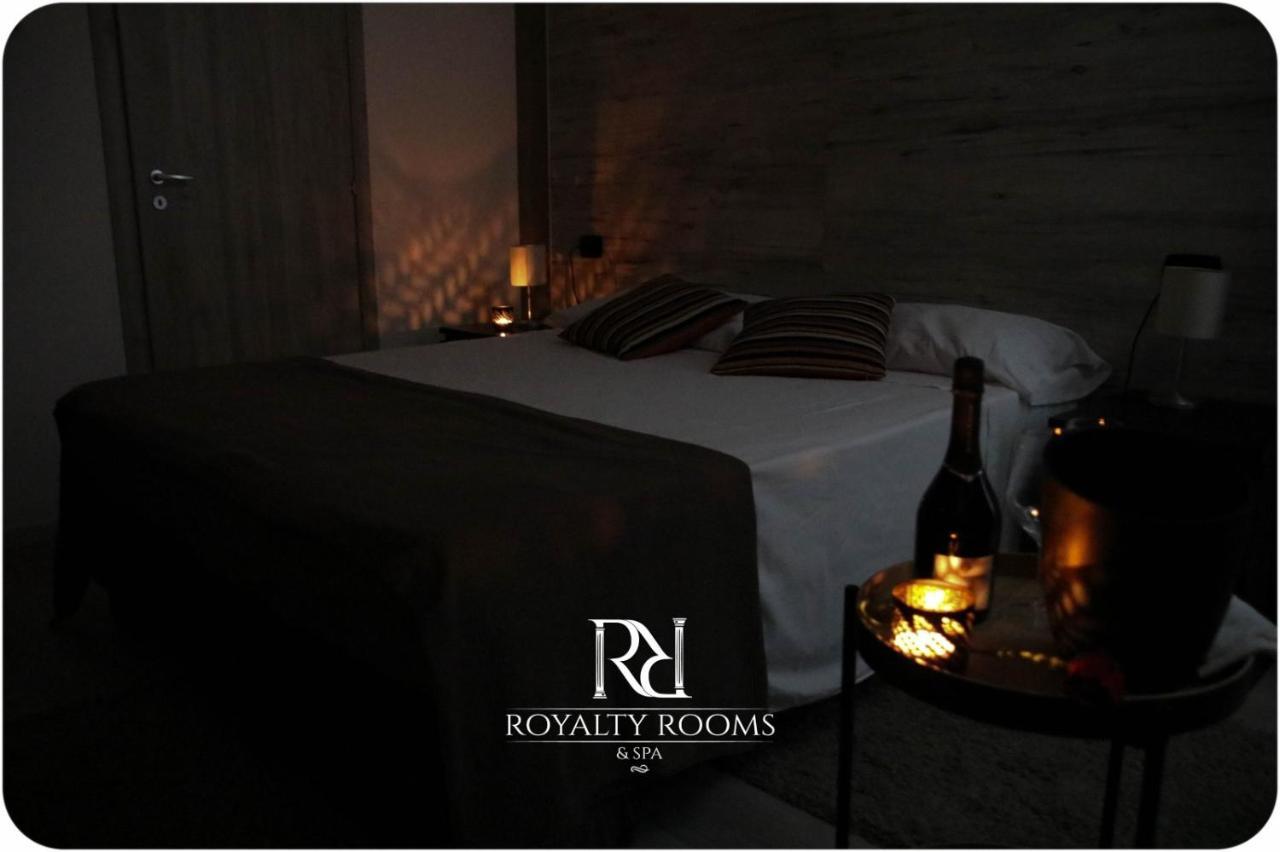 Royalty Rooms & Spa Nápoles Exterior foto